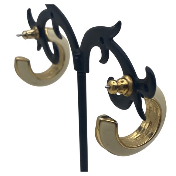 Vintage Trifari Ivory Gold-Tone Hoop Earrings Pierced Classic Puffy Corpcore - Picture 7 of 11